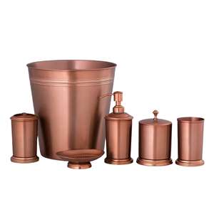 Ensemble de salle de bain décoratif en métal élégant, conçu pour un intérieur de salle de bain minimaliste et un rangement organisé des accessoires - Product Image 5