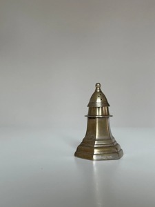 Salière et poivrière en métal simple, durable et au design minimaliste, idéale pour l'assaisonnement quotidien et la table. - Product Image 3