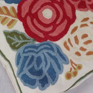 Housse de coussin brodée florale artisanale de luxe en coton, housse de coussin décorative pour salon, sur mesure, faite main, point de chaînette - Product Image 6