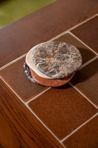 Sous-verres en marbre de qualité supérieure avec logo et design personnalisé pour les événements de mariage et les restaurants, disponibles à bon prix - Product Image 4