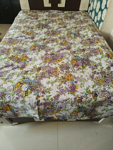 Cubrecama Estampado Floral con Aves, Estilo Bohemio, Moderno, para Todas las Estaciones, de Algodón, Patchwork, Hecho a Mano en Rajasthan, Blanco y Azul, para el Hogar - Product Image 1