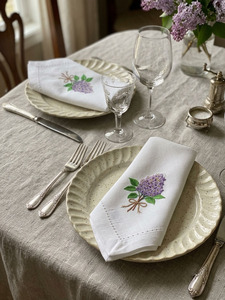 Serviette de table en coton réutilisable à points de fagot, brodée de fleurs lilas, personnalisable pour la maison, les mariages, les événements, décoration de table - Product Image 3