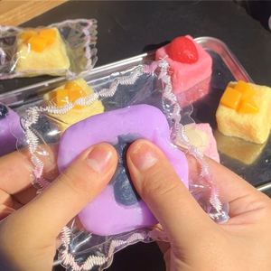 Juguete Realista de Pudín de Frutas Cuadrado en Miniatura, Juguete de Frutas para Apretar, Último Modelo en TPR, Productos para Todas las Edades - Product Image 4