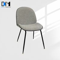 Chaise de salle à manger DM Modern Boucle avec dossier haut incurvé et pieds en métal noir pour la maison, le restaurant, le café