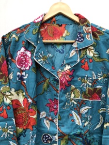 ชุดนอนผ้าฝ้ายลายดอกไม้ ชุดนอนผ้าฝ้ายทำมือ ชุดนอนอินเดียลายดอกไม้พิมพ์ลายด้วยมือ ชุดนอนผ้าฝ้าย - Product Image 4