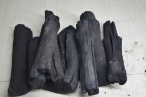 Carbón de madera dura de manguezal de Vietnam de alta calidad para barbacoa y asados, color negro natural, combustión limpia - Product Image 6