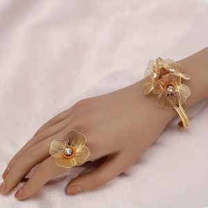 Conjunto de Brazalete y Anillo Abierto con Perlas y Flores, Chapado en Oro, Aleación, Unisex, Joyería de Moda para Aniversario - Product Image 2