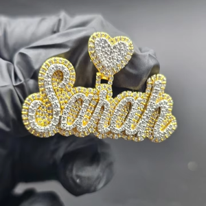 Pendentif personnalisé en argent S925 avec nom, serti de moissanite, style hip-hop, bijou personnalisé avec un look de diamant étincelant - Product Image 1