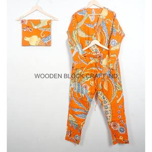 Conjunto de Pijama de Algodón Estampado Naranja para Mujer con Patrón de Aves y Flores, Manga Larga, Cintura Elástica, Ropa de Dormir Casual Ecológica - Product Image 3