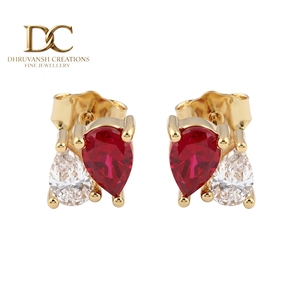 Boucles d'oreilles clous en or jaune massif 14 carats avec diamant de laboratoire et rubis sang de pigeon taille poire certifiés IGI pour femme – Collection Designer - Product Image 1