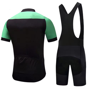 Ensemble de maillot de cyclisme pour homme vert et noir, manches courtes, avec short à bretelles et rembourrage. - Product Image 6