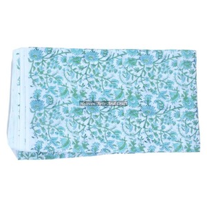 Tela estampada con estampado floral hecho a mano algodón indio natural sanganeri tela teñida natural ecológica para vestidos - Product Image 1