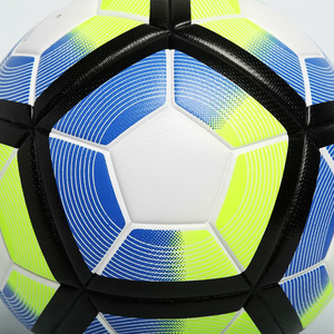 Ballon de football léger et écologique, conçu pour l'entraînement et le développement des compétences, offre une prise confortable et des performances de jeu durables - Product Image 5