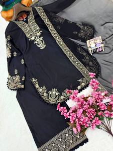 Ensemble Salwar de Luxe Noir Brodé Or Zari pour Femme, Kurti Court, Palazzo Évasé Large et Dupatta – Style Indien et Pakistanais - Product Image 4