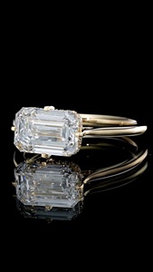 Bague en or 18 carats avec émeraude et diamants taille coussin, certifiée IGI - Product Image 2