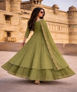 ชุดเลเฮนกาปักลายดิ้นไหมวิชิตร้าสุดหรู พร้อมผ้าคลุมไหล่ สำหรับงานเทศกาล ราคาขายส่ง เสื้อผ้าชาติพันธุ์ สีพิสตา - Product Image 2