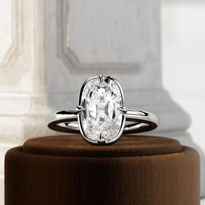 Bague de fiançailles solitaire en or 14K jaune, blanc ou rose, sertie de diamants de laboratoire taille coussin allongée, certifiée IGI - Product Image 2