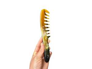 Peine de cuerno de vaca de alta calidad, ecológico, hecho a mano, de forma natural moderna, con mango de cuerno de búfalo, artesanía natural - Product Image 1