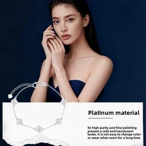 Bracelet chrétien en platine en forme de papillon pour les occasions de fête et de cadeaux, style minimaliste - Product Image 4