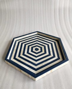 Bandeja Decorativa Rectangular de Madera, Diseño Bohemio con Grabado Floral Azul y Blanco, Hecha a Mano, para Servir o Almacenar, Decoración para el Hogar - Product Image 2