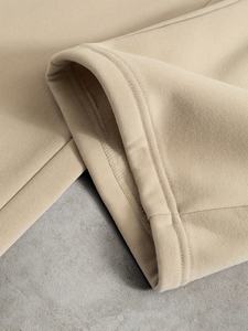 Ensemble de survêtement décontracté deux pièces pour homme, beige crème, avec veste à col zippée intégrale épaisse et pantalon de survêtement large à cordon de serrage - Product Image 4