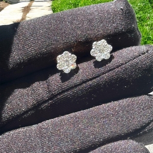 Envío Local desde Almacén en EE. UU., Pendientes de Flor con Cierre de Rosca, Chapados en Oro S925, con Moissanita que Pasa la Prueba del Diamante - Product Image 1