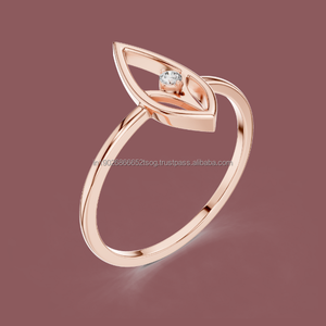 Anillo con inicial de nombre personalizado de 14K en plata u oro - Product Image 1