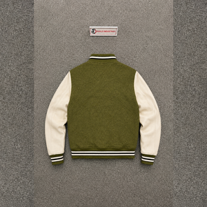 Veste universitaire décontractée PREMIUM OLIVE, modèle de maquette vue de devant, avec manches crème, col rabattu, en mélange de laine, pour l'automne - Product Image 6