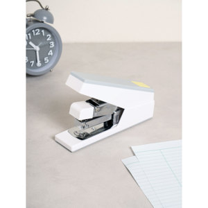 Agrafeuse manuelle en plastique Office 33 Core Power-Shave haute performance, taille normale - Product Image 1