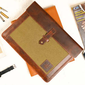 Housse pour ordinateur portable en cuir véritable, motif imprimé, personnalisable avec logo, pour voyages d'affaires, design élégant. - Product Image 3
