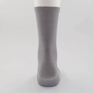 Chaussettes de football antidérapantes pour hommes, femmes et enfants, chaussettes de sport respirantes, chaussettes d'entraînement athlétiques, chaussettes de sport pour l'extérieur - Product Image 1