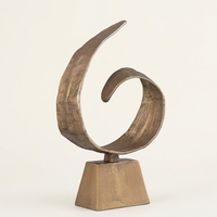 Sculpture abstraite attrayante en métal argenté avec base en marbre noir naturel, lot de 2, décoration de table contemporaine de luxe pour salon