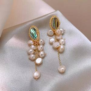 Boucles d'oreilles pendantes fines en nacre d'ormeau faites à la main avec perles d'eau douce, design de niche rétro de luxe, nouvelle collection tissée pure - Product Image 3