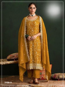 Costume semi-couture en soie Vichitra d'exportation Dhwaja avec broderie et travail de sequins - Product Image 2