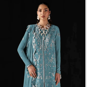 ชุดคุर्ติผ้าชีฟองปักลายหรูหราพร้อมผ้าคลุมไหล่ |   ชุดสูทดีไซน์เนอร์ลายปักแบบซีเควนซ์และคัทลี |   ชุดงานเลี้ยงสไตล์ชาติพันธุ์ - Product Image 1