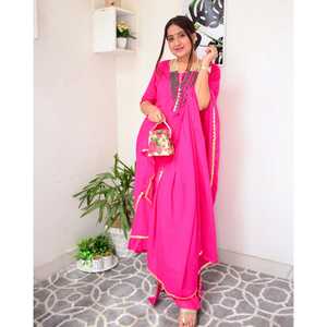 Ensemble de costume pour femme en crêpe rose vintage, taille XS, respirant et évasé - Product Image 4