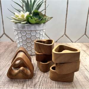 Accessoires de décoration de table à manger moderne pour la maison, anneaux de serviette en bois - Product Image 1