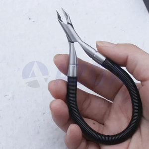 Kit d'outils de manucure et pédicure pour adultes en acier inoxydable avec repousse-cuticules, grattoir, pince à cuticules à ressort – Durable et portable - Product Image 6