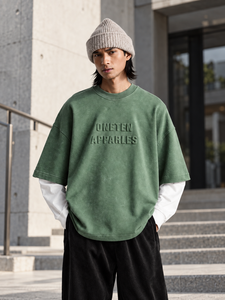 เสื้อยืดคอกลมพิมพ์ลายโลโก้ด้านหน้าสีเขียวสำหรับผู้ชายจาก ONETEN Apparels เนื้อผ้าถักนุ่มระบายอากาศได้ดี ผลิตจากผ้าฝ้าย 100% เหมาะสำหรับใส่ในช่วงฤดูใบไม้ร่วง - Product Image 3