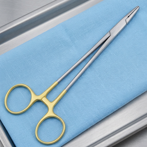 Porte-aiguilles en bois Crile, mâchoires dentelées en carbure de tungstène, instrument chirurgical certifié CE Classe I, utilisation manuelle - Product Image 2