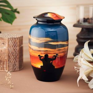 Urne funéraire en métal de forme ovale avec impression numérique, silhouette de chanteur écossais au coucher du soleil, vase commémoratif fait main, souvenir de sympathie, objet d'art moderne - Product Image 4
