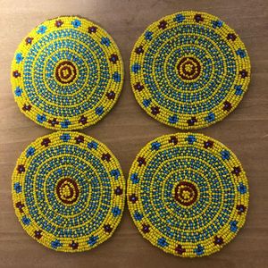 Elegante Posavasos Artesanal con Cuentas y Bordado Detallado para Servir Té y Café y Decorar Mesas Sofisticadas - Product Image 6