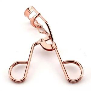 ที่ดัดขนตาด้ามยาว สัมผัสนุ่มนวล ควบคุมได้ดีขึ้น ใช้แล้วทิ้ง ดีไซน์ทนทาน สำหรับดวงตาบอบบาง CE โดย Blush Surgical - Product Image 2