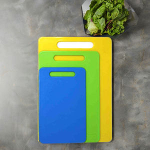 Tabla de cortar de plástico ecológico duradera compacta Home Mate antideslizante PP 2,0 cm de espesor 25-30cm de longitud uso en restaurante doméstico hecho India - Product Image 4