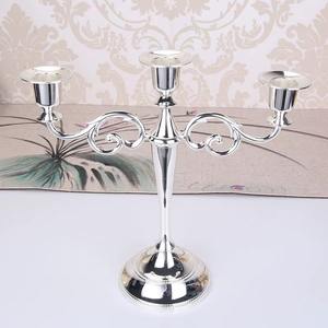 Candelabro de metal con acabado dorado clásico, elegante decoración ideal para el hogar, hoteles, restaurantes y decoración de celebraciones. - Product Image 6