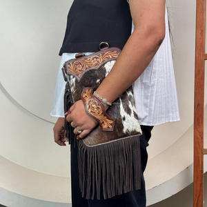 Bolso bandolera de piel de vaca de diseñador de tendencia 2025 con correa de mano de cuero y flecos, bolso cruzado rústico para mujer - Product Image 5