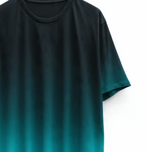 เสื้อยืดผู้ชายไล่เฉดสีดำถึงเขียวอมฟ้า แขนสั้น ทรงลำลอง คอกลม - Product Image 1