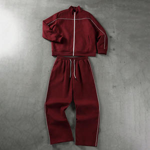 Ensemble de survêtement coupe-vent à capuche style streetwear avec effet délavé et imprimé pour activités hivernales en extérieur - Product Image 1