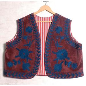 Chaleco de terciopelo con bordado Suzani para mujer, hecho a mano, estilo bohemio, floral, vintage, de diseñador, para festivales. - Product Image 1