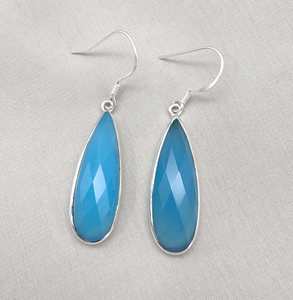 ต่างหูทรงหยดน้ำแคลซิโดนีสีน้ำเงินธรรมชาติ รับรองโดย GIA เงินแท้ 925 สไตล์โบโฮ - Product Image 1